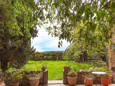 Casa de pedra amb més de 1.000 m² de jardí en venda a les afores de Ventalló, a l'Alt Empordà