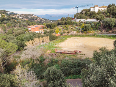 Terreno en venta en Begur, para edificar una casa con garaje y piscina