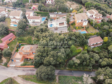 Plot for sale in Begur, to build single-family house with garage and pool