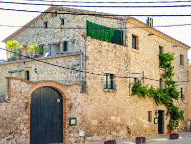 Manoir du S.XVII transformé en hôtel à vendre à Alt Empordà