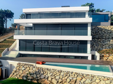 Newly built luxurious house for sale in Begur