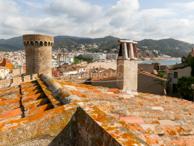 Propiedad única en venta junto a la muralla de Tossa de Mar, en pleno centro histórico medieval