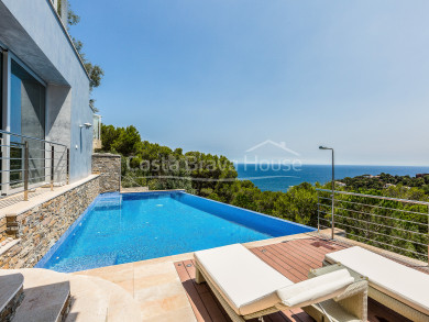 Moderna vila de luxe amb vistes al mar i piscina en venda a Tamariu