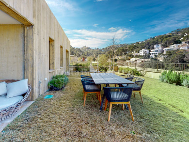 Complexe résidentiel de luxe sur la plage de Sa Riera (Begur), avec vue mer et piscine. Derniers appartements à vendre.