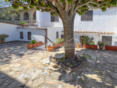 Casa reformada en venda a Begur, en una ubicació tranquil·la a 3 min a peu de la plaça de l'església