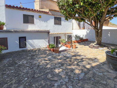 Renovated townhouse for sale in Begur, in a quietl location only 3 min on foot to the church square