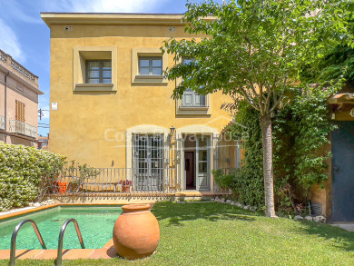 Casa señorial del año 1900 restaurada en venta en Palafrugell, a 5 minutos a pie del centro ciudad.