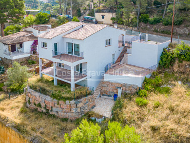 Casa a estrenar con piscina en venta en urbanización Residencial Begur, a 3 min del centro ciudad