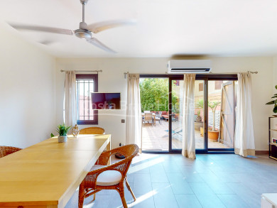 Maison mitoyenne en parfait état, à 10 min à pied de la place de l'église de Begur, avec jardin et possibilité de piscine