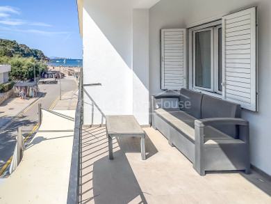 A unique opportunity in Sa Riera: nearly new renovated apartment just a few meters from the beach and the sea