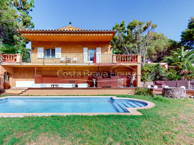 Maison de rêve à la plage Sa Riera de Begur: près de la Mer, avec piscine et espaces pour profiter.