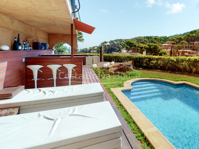 Casa de somni a la platja Sa Riera de Begur: a prop del mar, amb piscina i espais per gaudir.