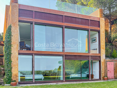 Exquisite luxury home in Aiguafreda, Begur: An oasis of comfort and contemporary design with spectacular sea views