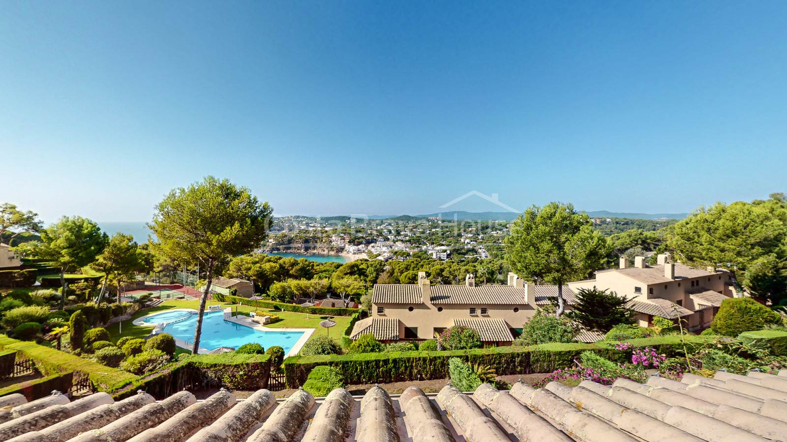 Casa a Llafranc amb vistes al mar i jardí privat