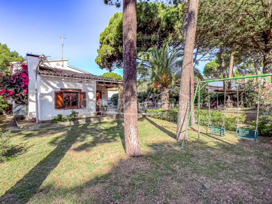 Maison de style rustique méditerranéen à 5 minutes de Begur et ses plages, avec jardin et piscine