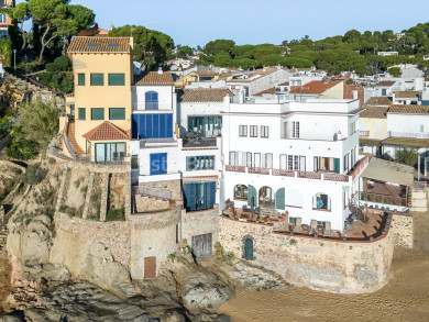 Exclusiva casa a Llafranc amb impressionants vistes al mar i hangar amb accés directe a la platja