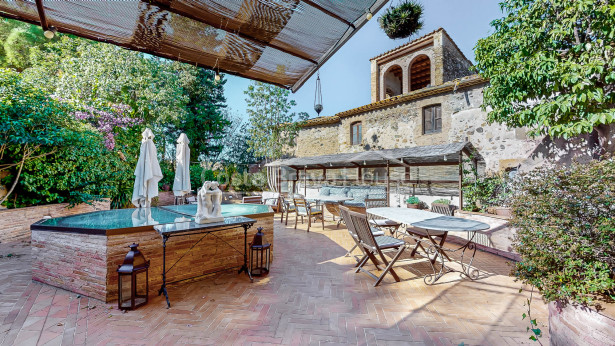 Charming hotel for sale in Monells, Baix Empordà