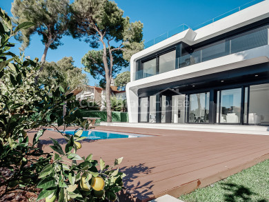 Exclusiva vila de luxe i disseny avantguardista a Platja d'Aro, Costa Brava, amb piscina i vistes al mar