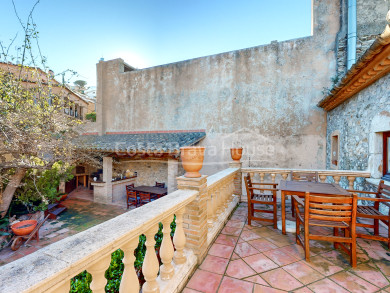 Refurbished rustic house for sale in Begur, Costa Brava 220m² with patio terrace