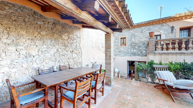 Casa Rústica Reformada en Venta en Begur, Costa Brava