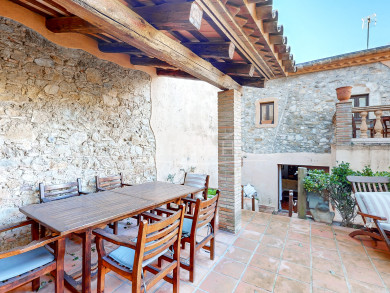 Refurbished rustic house for sale in Begur, Costa Brava 220m² with patio terrace