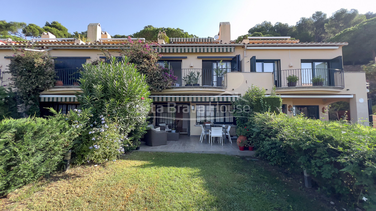 Casa a Llafranc amb vistes al mar i jardí privat