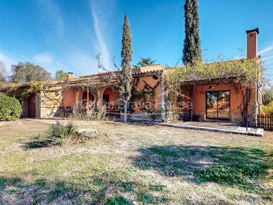 Magnificent rustic estate for sale in Cruilles, Baix Empordà, Girona: perfect union of tradition and modernity