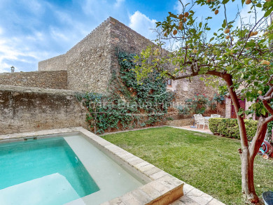 Charming stone house in Gualta: a perfect blend of comfort and Ampurdan tradition