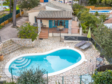 Encantadora casa mediterránea cerca de Playa Tamariu. Una combinación ideal entre la montaña y el mar.