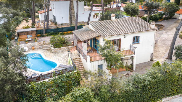 Maison méditerranéenne près de la plage de Tamariu