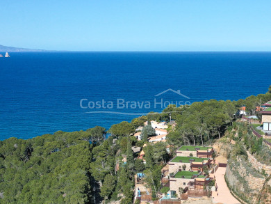 New modern design house for sale in Begur Sa Riera, with swimming pool and impressive sea views