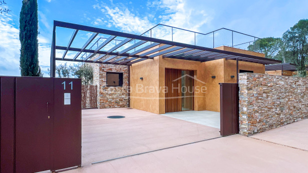 New modern design house for sale in Begur Sa Riera, with swimming pool and impressive sea views