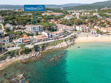 Apartamento con vistas al mar en playa La Fosca Palamós, con terraza y garaje