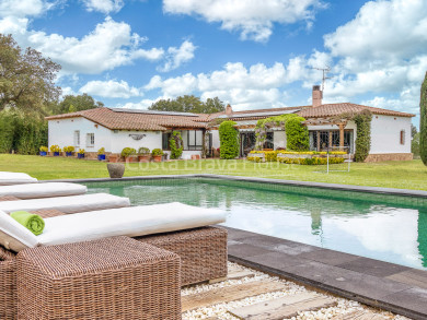 Finca luxosa de 2 hectàrees a la venda a Costa Brava amb piscina i jardins, amb potencial per a activitats eqüestres