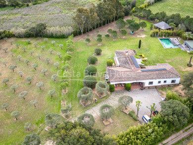 Luxurious estate of 2 hectares for sale in Costa Brava with pool and gardens, potential for equestrian activities