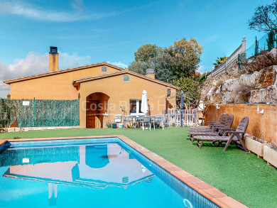 Agréable maison individuelle à Begur avec jardin et piscine privée  - À Vendre