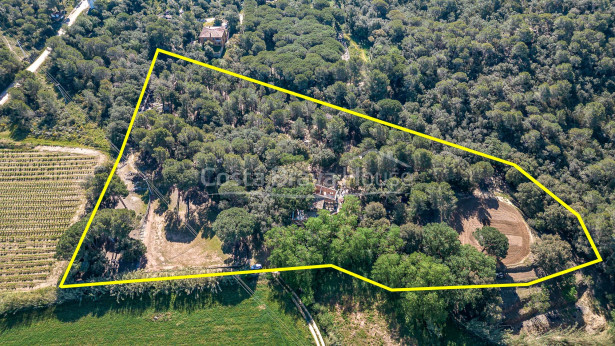 Estate for sale between Esclanyà and Begur with a masia under construction