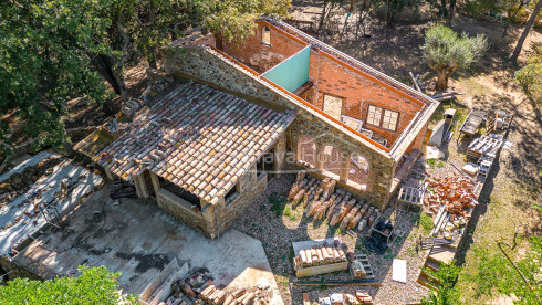 Propriété en vente entre Esclanyà et Begur avec masia en construction