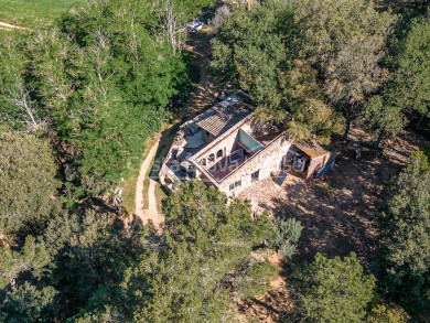 Finca de 2 hectáreas entre Esclanyà y Begur con masía en construcción y entorno natural de gran belleza.