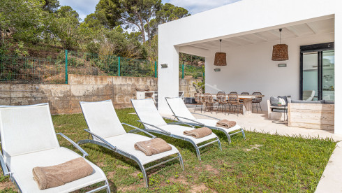 Villa contemporánea en Begur con vistas al mar y piscina