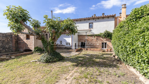 Casa de pueblo Corçà Baix Empordà jardín privado