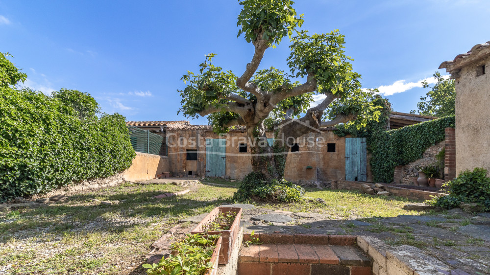 Casa de pueblo Corçà Baix Empordà jardín privado