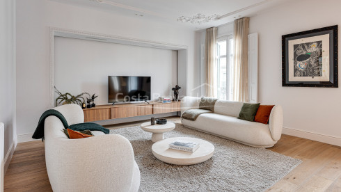 Renovated Modernist Penthouse Luxury Eixample Barcelona