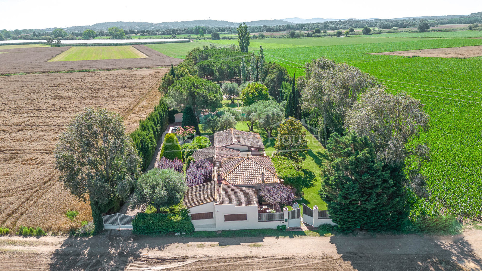 Casa de Campo Parlavà Baix Empordà Jardín y Piscina