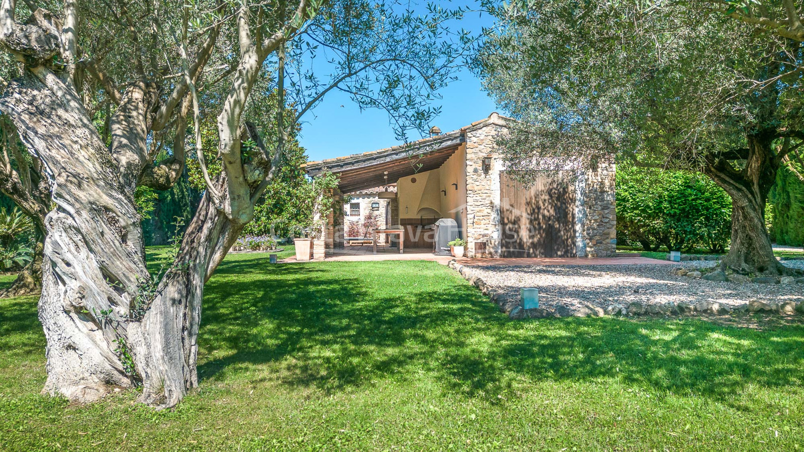 Casa de Campo Parlavà Baix Empordà Jardín y Piscina