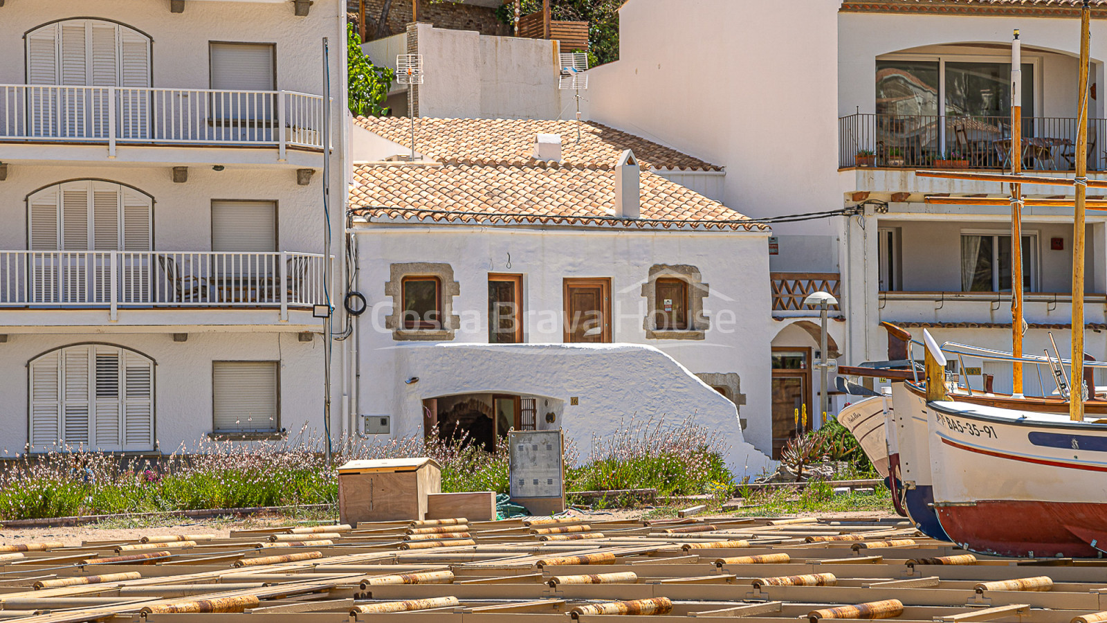 Renovated beachfront house in Sa Riera, Begur, Costa Brava