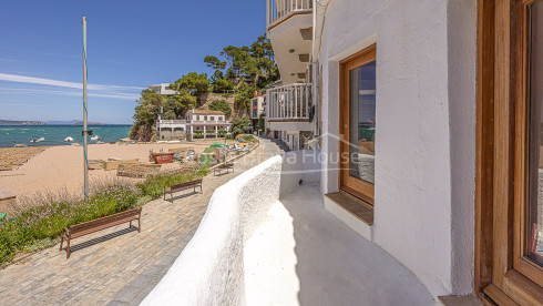 Casa primera línia platja reformada a Sa Riera, Begur, Costa Brava