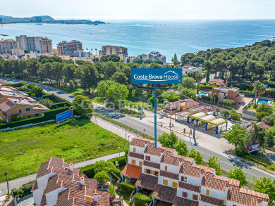 Encantadora casa adosada en venta en Torre Valentina, Sant Antoni de Calonge. Cerca de la playa. Piscina.