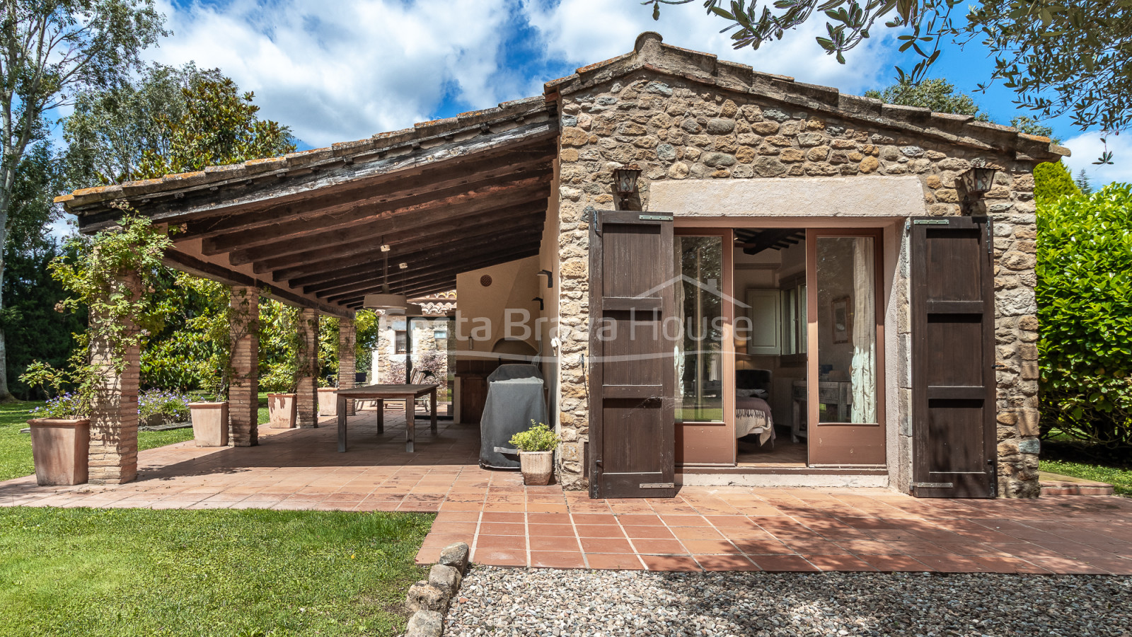 Casa de Campo Parlavà Baix Empordà Jardín y Piscina