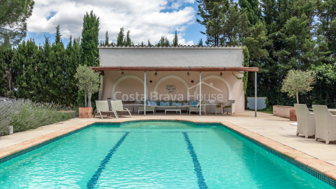 Casa de Campo Parlavà Baix Empordà Jardín y Piscina